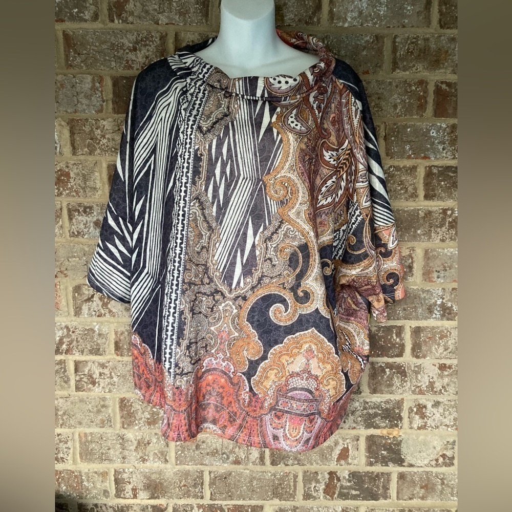 Chico’s 3/4 sleeves boat neck top with fun design Size 2 Large runs big